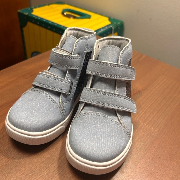 Brand new Ugg Velcro sneakers toddler 9 - Picture 3 of 7